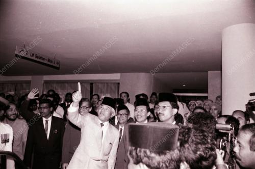 SULTAN AZLAN MUHIBBUDDIN SHAH