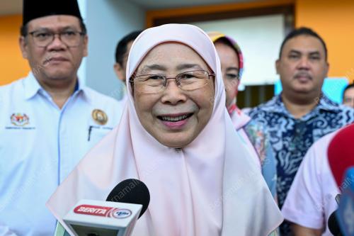 DATUK SERI DR WAN AZIZAH WAN ISMAIL