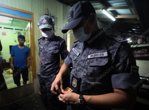IMIGRESEN SERBU PERKAMPUNGAN SETINGGAN PENDATANG TANPA IZIN DI P