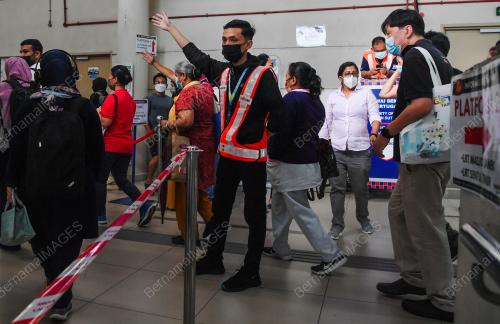 'TROOPERS' PRASARANA BANTU PENUMPANG