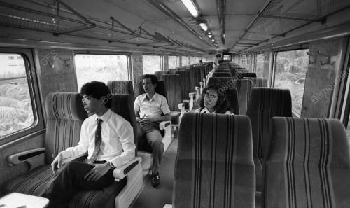 KL04_03032015_KERETA_API