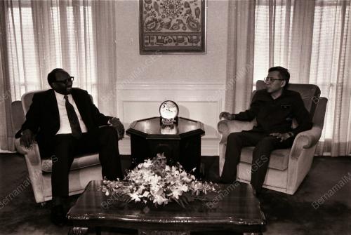 TUN DAIM ZAINUDDIN