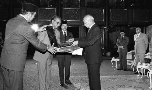 KL04_03042015_AGONG_PINGAT