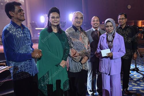 TUN MOHD ALI RUSTAM