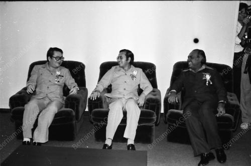 DR. MAHATHIR BIN MOHAMAD