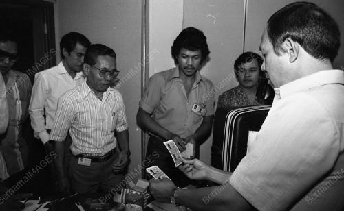 KL04_03072015_TANDA_NAMA