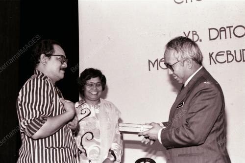 DATUK SABARUDDIN CHIK (MENTERI KEBUDAYAAN DAN PELANCONGAN)