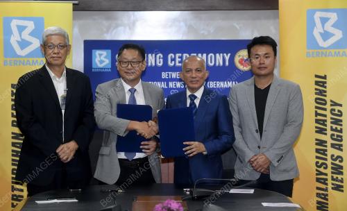 DATUK SERI AZMAN UJANG