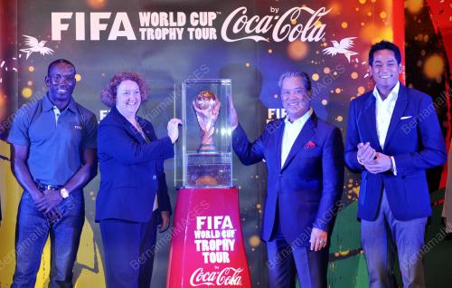 KL04_04012014_TPM_PIALA_DUNIA