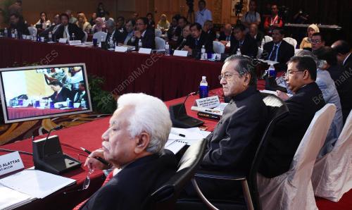DR MAHATHIR MOHAMAD