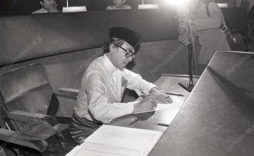 ANGKAT SUMPAH
