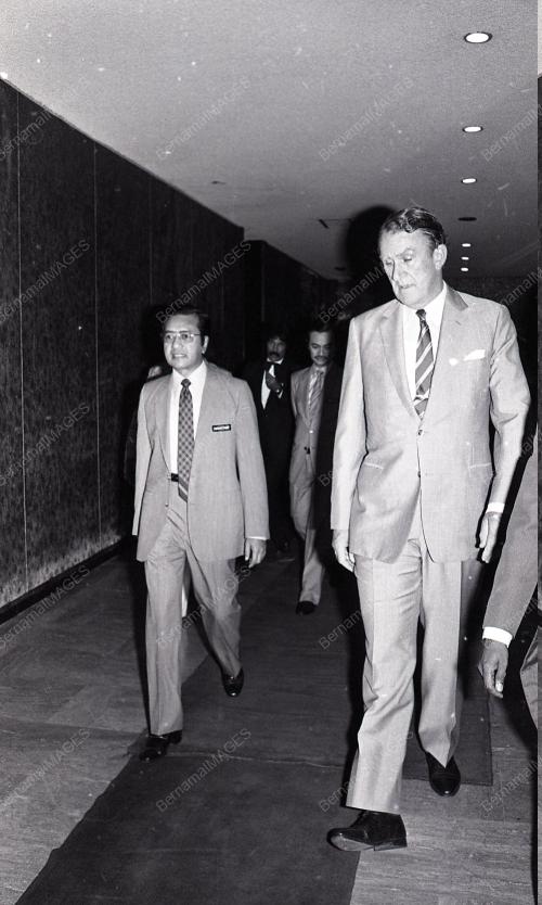 DR. MAHATHIR MOHAMAD