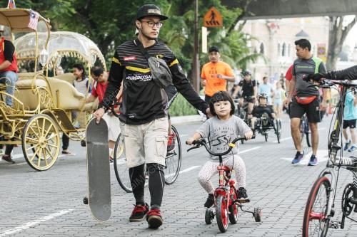 KL04_04092016_FREE_CAR