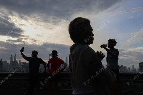 TINJAUAN CUACA DI SEKITAR IBUKOTA