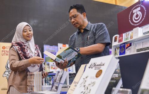 DATUK SERI DR ZAINI UJANG