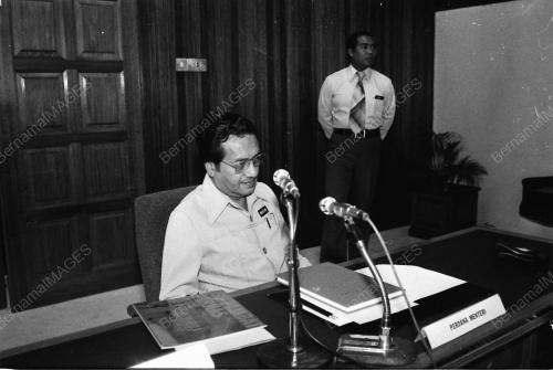 DR. MAHATHIR BIN MOHAMAD