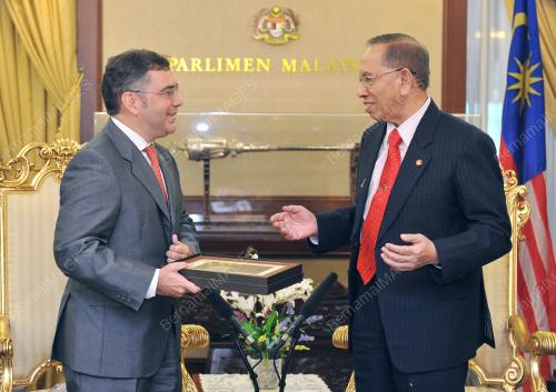 KL04_05112014_PARLIMEN