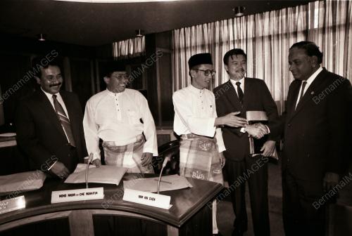 24 AHLI MPPJ ANGKAT SUMPAH
