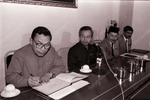TAN SRI AINUDDIN WAHID