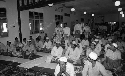 KL04_06022015_AGONG_SOLAT