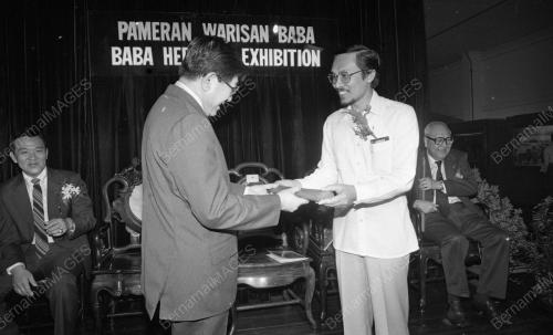 KL04_06022015_ANWAR_RASMI