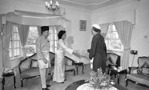 KL04_06022015_PENYERAHAN_SURAT_TAULIAH