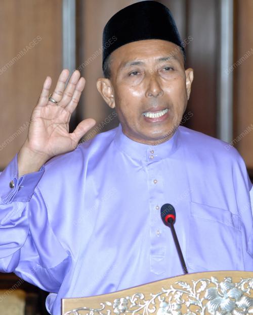 AHMAD HUSSIN