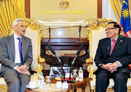 TAN SRI ABU ZAHAR UJANG