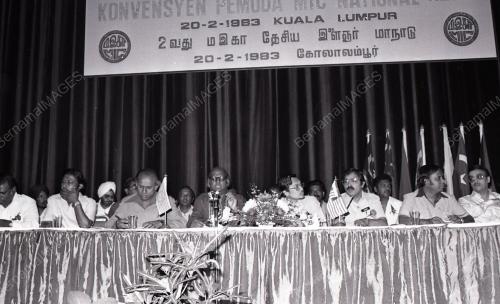 KL04_07012015_MIC_YOUTH
