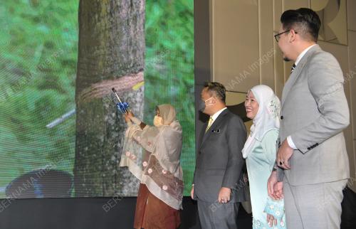 DATUK ZURAIDA KAMRUDDIN