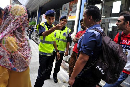 KL04_07072016_TINJAUAN
