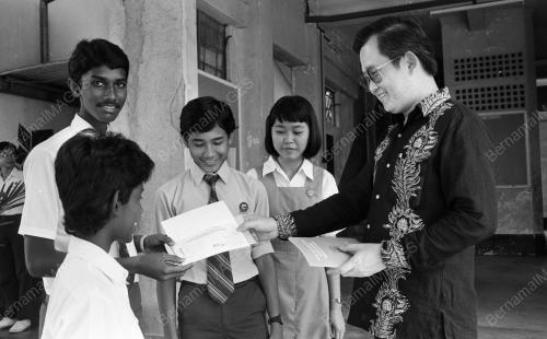 KL04_07102015_BIASISWA