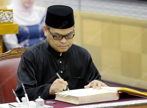 KL04_07122016_ANGKAT_SUMPAH