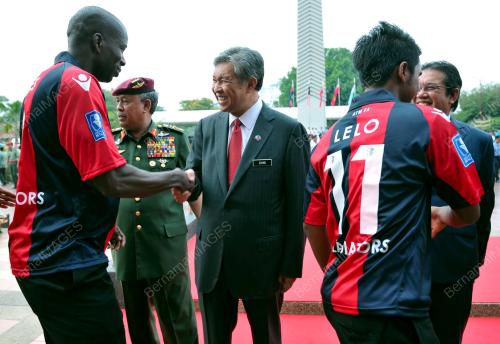 KL04_08012013_MINDEF