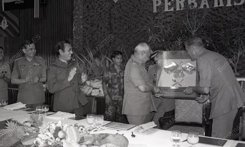 KL04_08012015_AGONG_LUNCH_ATM
