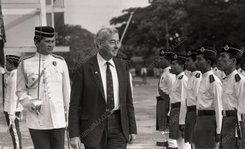 KL04_08012015_NZMINISTER_MINDEF_PM
