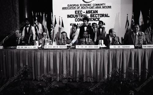 KL04_08012015_PM_BUSINESS_CONFERENCE