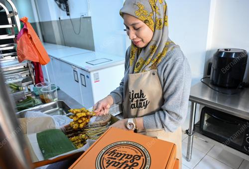 SYAHLIZA SYAFRIAL