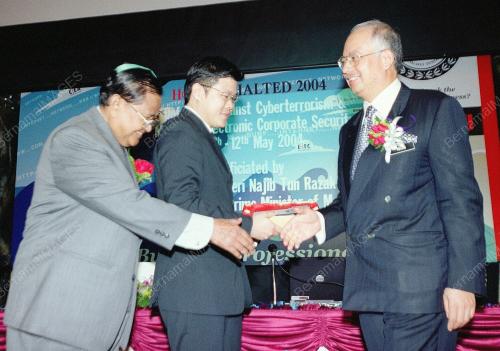 MOHD NAJIB TUN ABDUL RAZAK
