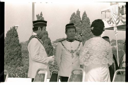 YANG DI PERTUAN AGONG MEMBUKA SESI KE 4 PERSIDANGAN PARLIMEN