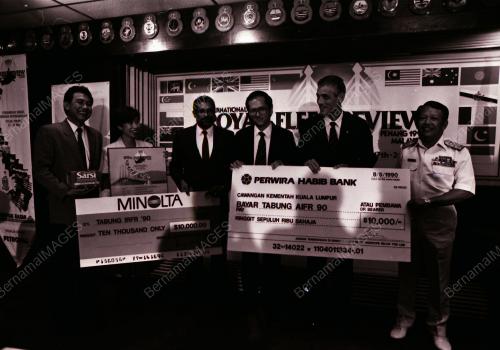 KETUA NAVAL TERIMA CEK