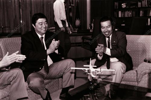 DR LING LIONG SIK