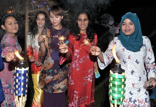 KL04_08082013_HARI_RAYA