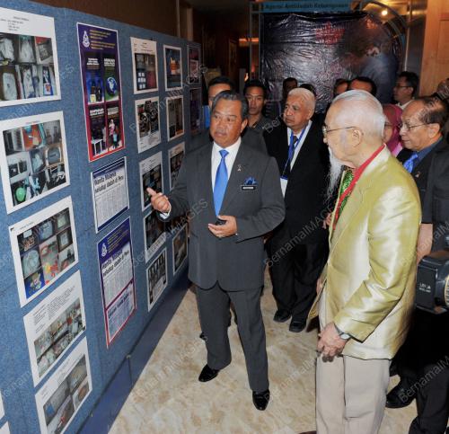 TAN SRI MUHYIDDIN YASSIN