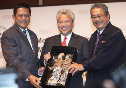 AHMAD HUSNI HANADZLAH
