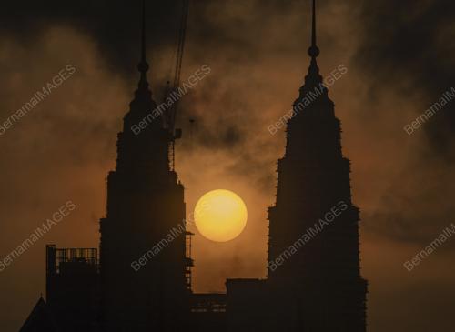 MENARA BERKEMBAR PETRONAS (KLCC)