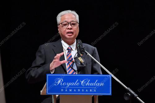 DATUK SERI ISMAIL SABRI YAAKOB