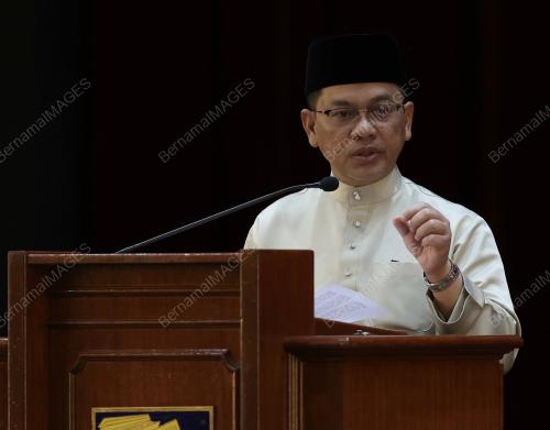 SENATOR DATUK DR MOHD NA'IM MOKHTAR