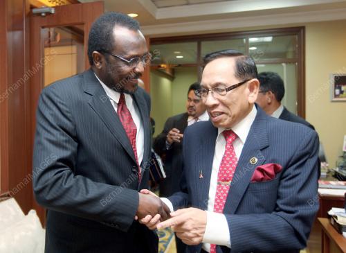 TAN SRI ABU ZAHAR UJANG