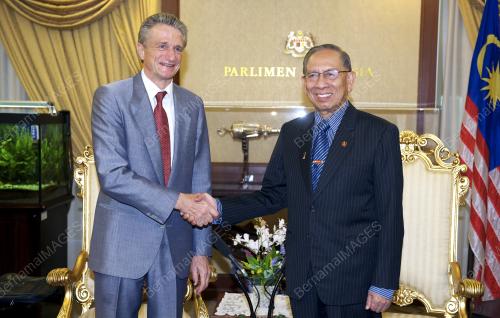 KL04_09072014_KUNJUNGAN